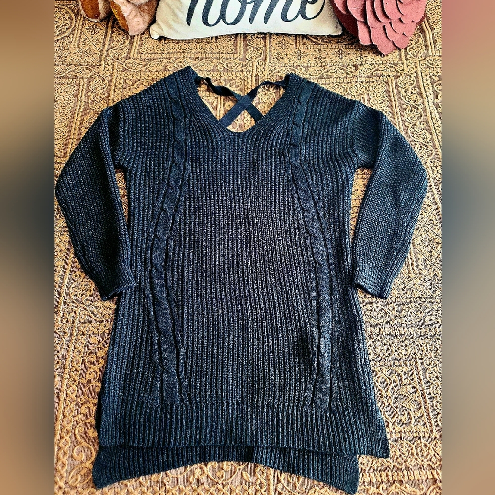 High Low Knit Sweater w/ Criss Cross Detail in Back - Size Small (over-sโฆ - Picture 2 of 6